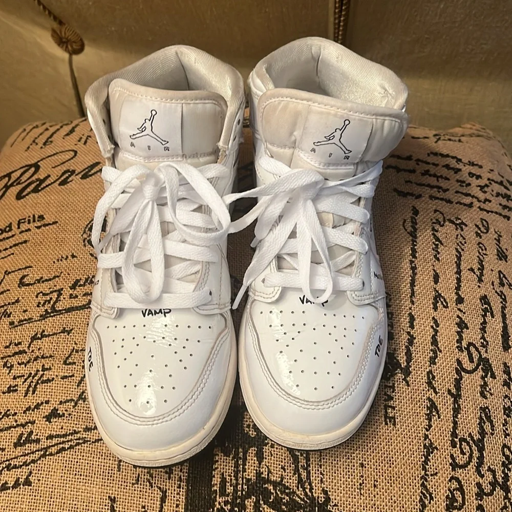 Air Jordan 1 Mid - Picture 6 of 11